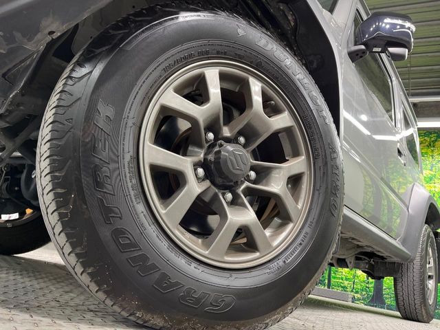 �y����15�C���`�A���~�z�C�[���z�O�ςɃ}�b�`���������A���~�z�C�[���𑕒����Ă���܂��B�e��ЊO�A���~�z�C�[����A�X�^�b�h���X�^�C�����戵�����Ă���܂��B���񂲑��k����������