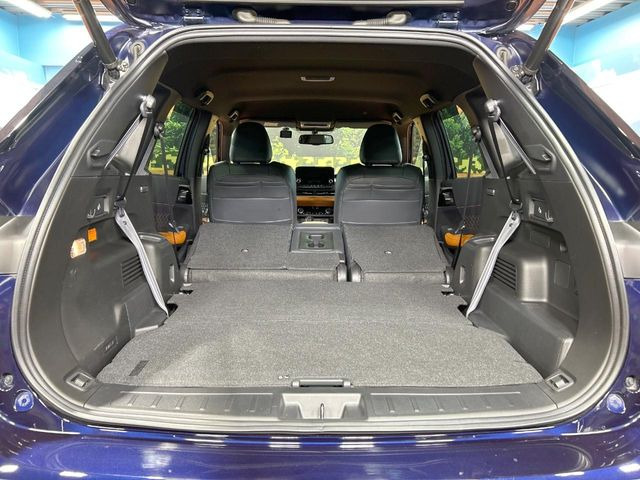 ���i�̂���������ʋ΁A���}���ɏ\���ȉ׎��X�y�[�X���m�ۂ��Ă���܂��B�Z�J���h�V�[�g��|���ƁA�傫�ȉו��̐ύڂ��\�ł���