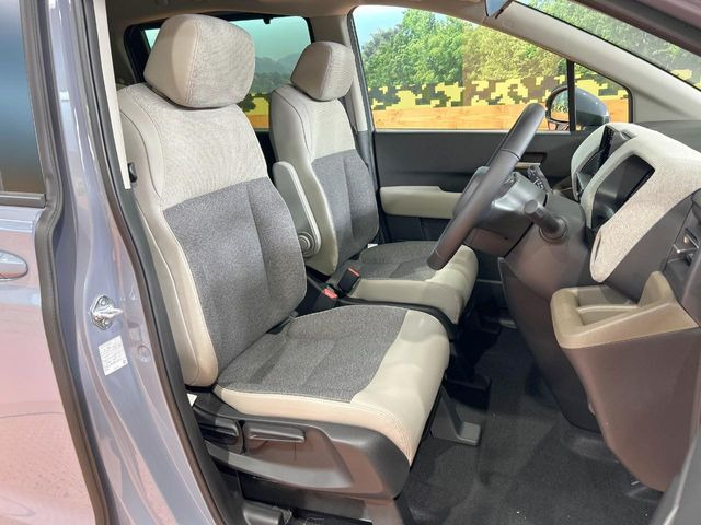 運転席シート廻りは使用感も少なく、良好な状態となっています。丁寧に使われていたことがよくわかりますね。