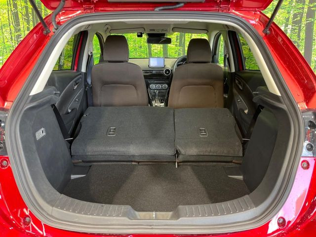 ���i�̂���������ʋ΁A���}���ɏ\���ȉ׎��X�y�[�X���m�ۂ��Ă���܂��B�Z�J���h�V�[�g��|���ƁA�傫�ȉו��̐ύڂ��\�ł���