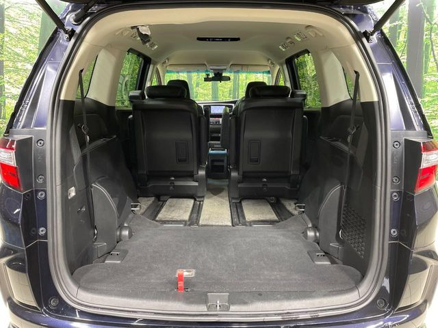 ���i�̂���������ʋ΁A���}���ɏ\���ȉ׎��X�y�[�X���m�ۂ��Ă���܂��B�Z�J���h�V�[�g��|���ƁA�傫�ȉו��̐ύڂ��\�ł���