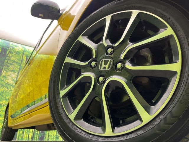 �y����14�C���`�A���~�z�C�[���z�O�ςɃ}�b�`���������A���~�z�C�[���𑕒����Ă���܂��B�e��ЊO�A���~�z�C�[����A�X�^�b�h���X�^�C�����戵�����Ă���܂��B���񂲑��k����������