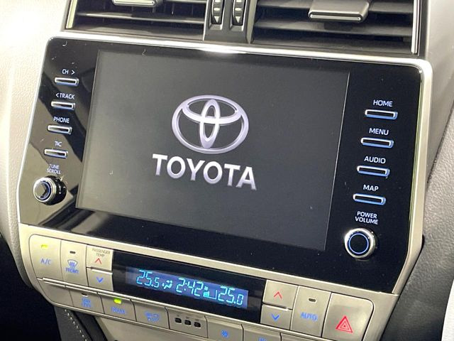 �y���[�J�[����9�^�i�r�z�C���e���A�ɗn�����ރX�^�C���b�V���ȁu��p�݌v�v���[�J�[�i�r�𑕔��􎋔F���⑀�쐫�ȂǊ�{���\�ɂ��D��A���㎿�ȃJ�[���C�t�����y���݂��������܂��B