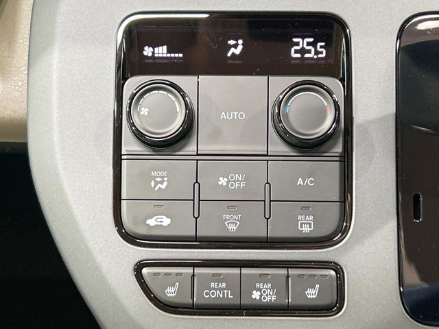 【シートヒーター】寒い日に重宝するシートヒーター!エアコンより早く温まってくれるので寒がりの人も安心ですね♪エアコンの温風は乾燥するから苦手、という方にもをおすすめです。