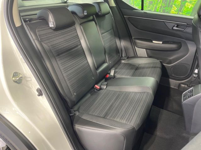 後部座席も気になるようなキズ・汚れやへたり等、大きなダメージはなく、良好な状態です。