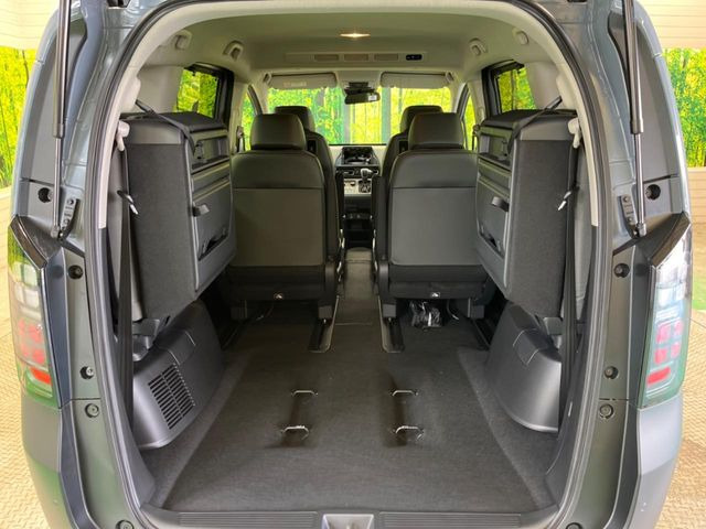 ���i�̂���������ʋ΁A���}���ɏ\���ȉ׎��X�y�[�X���m�ۂ��Ă���܂��B�Z�J���h�V�[�g��|���ƁA�傫�ȉו��̐ύڂ��\�ł���