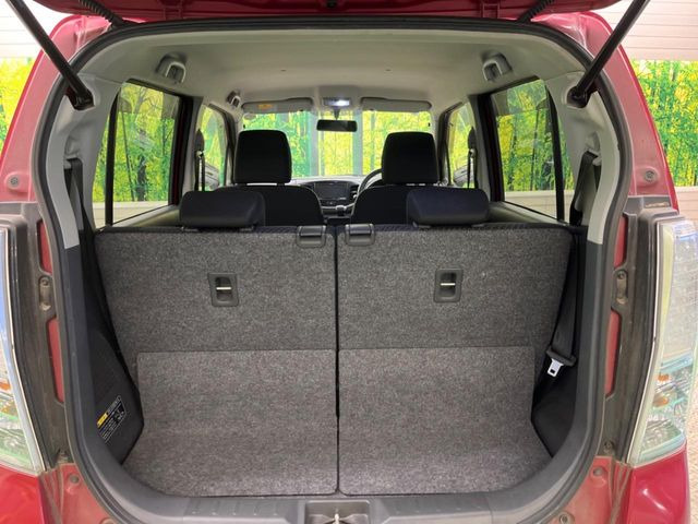 ���i�̂���������ʋ΁A���}���ɏ\���ȉ׎��X�y�[�X���m�ۂ��Ă���܂��B�Z�J���h�V�[�g��|���ƁA�傫�ȉו��̐ύڂ��\�ł���