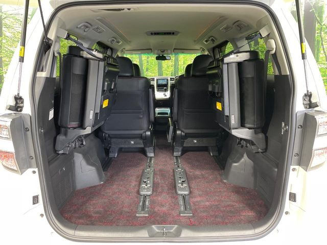 ���i�̂���������ʋ΁A���}���ɏ\���ȉ׎��X�y�[�X���m�ۂ��Ă���܂��B�Z�J���h�V�[�g��|���ƁA�傫�ȉו��̐ύڂ��\�ł���