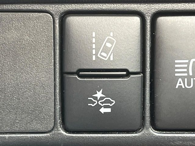 �y�v���N���b�V���Z�[�t�e�B�z�O���̎ԗ��������m���A�Փ˂������Ȏ��͌x��Œ��ӂ𑣂��A�u���[�L�𓥂ޗ͂��T�|�[�g�B�u���[�L�𓥂߂Ȃ������ꍇ�͏Փ˔�Q�y���u���[�L���쓮�A�Փˉ�����T�|�[�g���܂��B