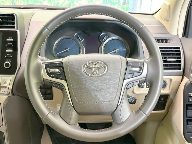 �y�����v�����X�e�A�����O�z�㎿�Ȋv���g�p���邱�ƂŁA��ɂ����������݂ƂĂ��^�]���₷���n���h���ł���