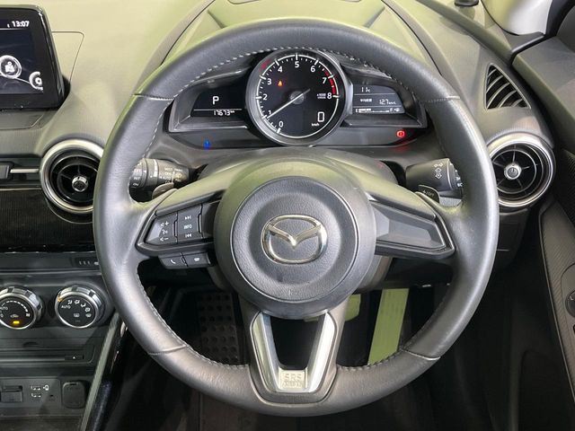 �y�����v�����X�e�A�����O�z�㎿�Ȋv���g�p���邱�ƂŁA��ɂ����������݂ƂĂ��^�]���₷���n���h���ł���