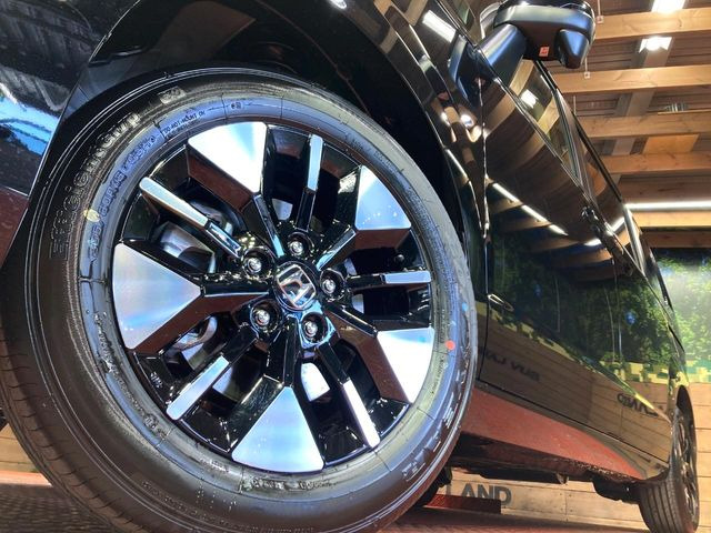 �y����16�C���`�A���~�z�C�[���z�O�ςɃ}�b�`���������A���~�z�C�[���𑕒����Ă���܂��B�e��ЊO�A���~�z�C�[����A�X�^�b�h���X�^�C�����戵�����Ă���܂��B���񂲑��k����������