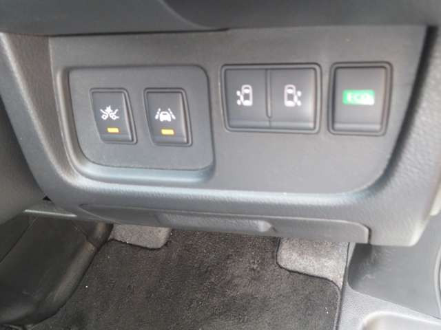 セレナ2.0 ハイウェイスター V エアロモード+Safety II 4WD