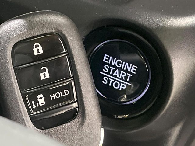 �yHonda�X�}�[�g�L�[�z�J�o����|�P�b�g�ɓ��ꂽ�܂܂ł��h�A�̎{���E�������\�ȃX�}�[�g�L�[�𑕔��B�G���W���̃I���E�I�t�����J�M�����o���K�v����������Ƃ��Ă��֗��ł���