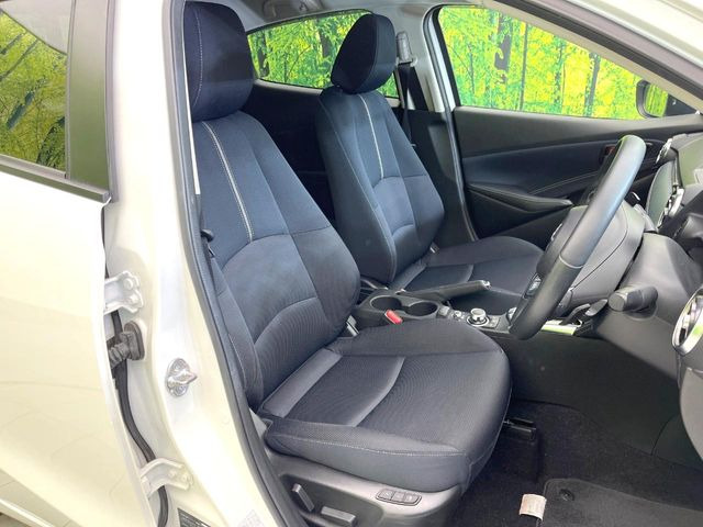 運転席シート廻りは使用感も少なく、良好な状態となっています。丁寧に使われていたことがよくわかりますね。