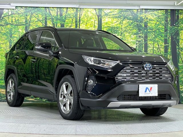 高透明度のガラス皮膜で撥水はもちろん、上質なツヤ・光沢を実現。紫外線や酸性雨から大切な愛車を保護し、色あせ・劣化を防止。「弾スプラッシュコート」、「弾プリミッサコート」からお選びいただけます。