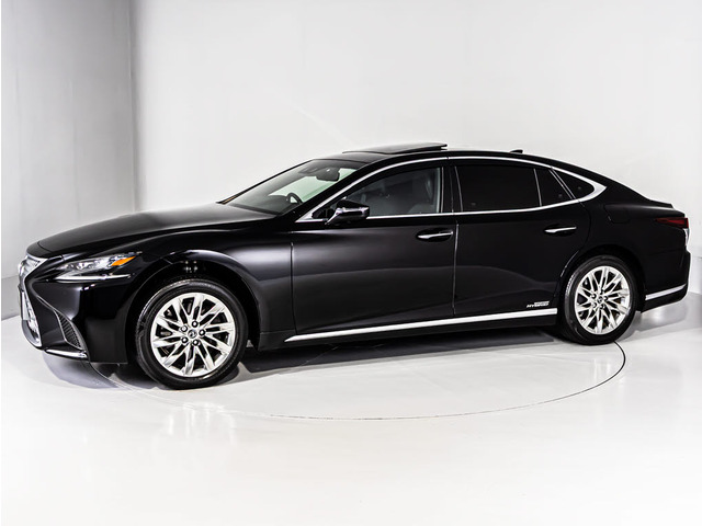 外装は大変綺麗な状態となります!!細部に渡り担当スタッフが確認をさせて頂きますのでご安心下さいませ!!さらにガラス系ボディコーティングの施工も可能です!!綺麗な状態をより長く保たせる事が出来ます!