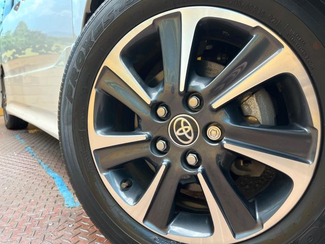 【純正16インチアルミホイール】外観にマッチした純正アルミホイールを装着しております。各種社外アルミホイールや、スタッドレスタイヤも取扱いしております。是非ご相談ください♪
