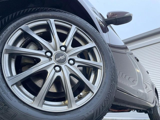 �y15�C���`�A���~�z�C�[���z�O�ςɃ}�b�`�����A���~�z�C�[���𑕒����Ă���܂��B�e��A���~�z�C�[����A�X�^�b�h���X�^�C�����戵�����Ă���܂��B���񂲑��k����������