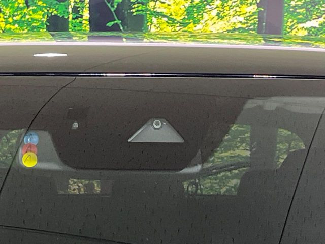 �y�X�}�[�g�V�e�B�u���[�L�T�|�[�g�z�ᑬ���s���ɑO���̎ԗ�����F�����A�Փ˂������Ȏ��͌x��ƃu���[�L�ŏՓˉ���Ɣ�Q�y�����A�V�X�g�B�����S�Ƀh���C�u�����y���݂��������܂��B