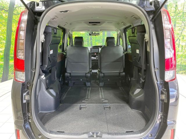 ���i�̂���������ʋ΁A���}���ɏ\���ȉ׎��X�y�[�X���m�ۂ��Ă���܂��B�Z�J���h�V�[�g��|���ƁA�傫�ȉו��̐ύڂ��\�ł���