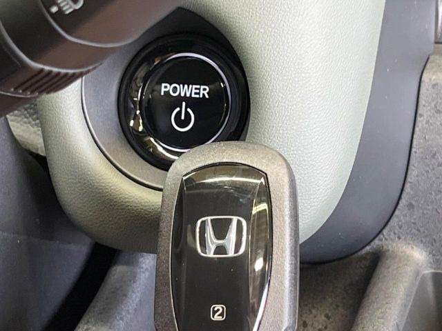 �yHonda�X�}�[�g�L�[�z�J�o����|�P�b�g�ɓ��ꂽ�܂܂ł��h�A�̎{���E�������\�ȃX�}�[�g�L�[�𑕔��B�G���W���̃I���E�I�t�����J�M�����o���K�v����������Ƃ��Ă��֗��ł���