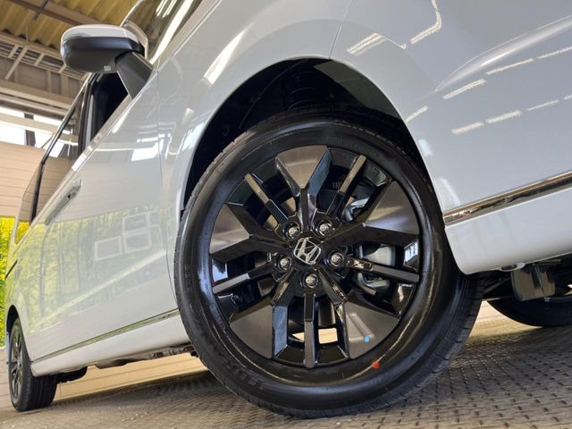 �y����16�C���`�A���~�z�C�[���z�O�ςɃ}�b�`���������A���~�z�C�[���𑕒����Ă���܂��B�e��ЊO�A���~�z�C�[����A�X�^�b�h���X�^�C�����戵�����Ă���܂��B���񂲑��k����������