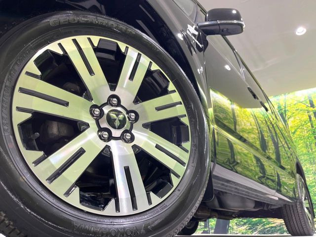 �y����18�C���`�A���~�z�C�[���z�O�ςɃ}�b�`���������A���~�z�C�[���𑕒����Ă���܂��B�e��ЊO�A���~�z�C�[����A�X�^�b�h���X�^�C�����戵�����Ă���܂��B���񂲑��k����������