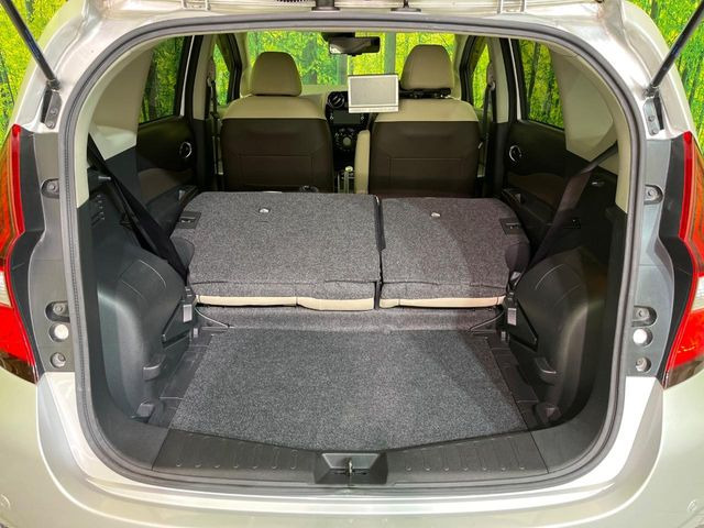 ���i�̂���������ʋ΁A���}���ɏ\���ȉ׎��X�y�[�X���m�ۂ��Ă���܂��B�Z�J���h�V�[�g��|���ƁA�傫�ȉו��̐ύڂ��\�ł���