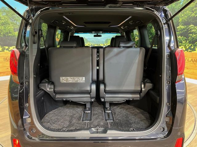 ���i�̂���������ʋ΁A���}���ɏ\���ȉ׎��X�y�[�X���m�ۂ��Ă���܂��B�Z�J���h�V�[�g��|���ƁA�傫�ȉו��̐ύڂ��\�ł���