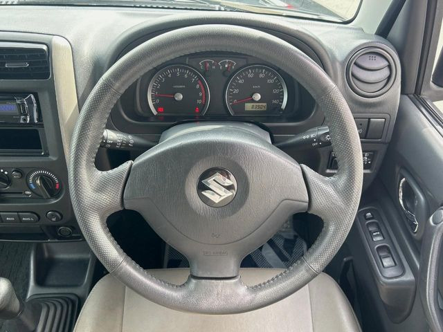 �y�����v�����X�e�A�����O�z�㎿�Ȋv���g�p���邱�ƂŁA��ɂ����������݂ƂĂ��^�]���₷���n���h���ł���