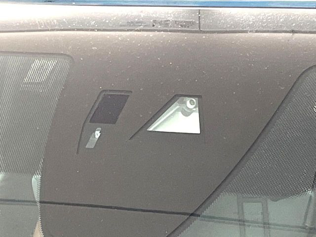 �yi-ACTIVESENSE�z���s���ɑO���̎ԗ�����F�����A�Փ˂������Ȏ��͌x��ƃu���[�L�ŏՓˉ���Ɣ�Q�y�����A�V�X�g�B�����S�Ƀh���C�u�����y���݂��������܂��B