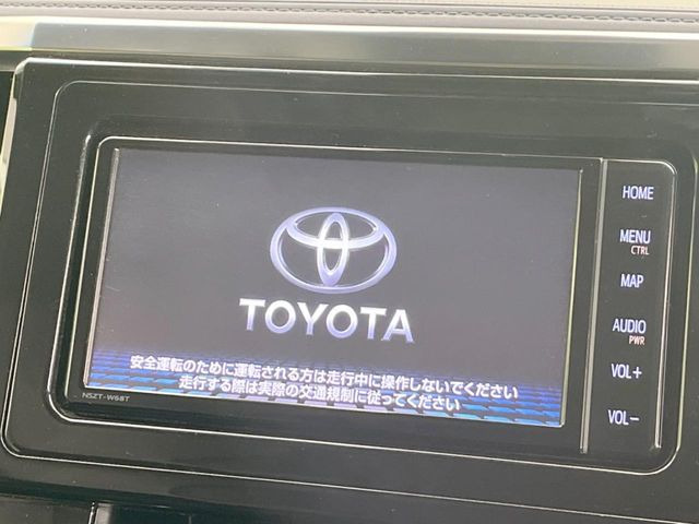 【純正ナビ】人気の純正ナビを装備しております。ナビの使いやすさはもちろん、オーディオ機能も充実!キャンプや旅行はもちろん、通勤や買い物など普段のドライブも楽しくなるはず♪