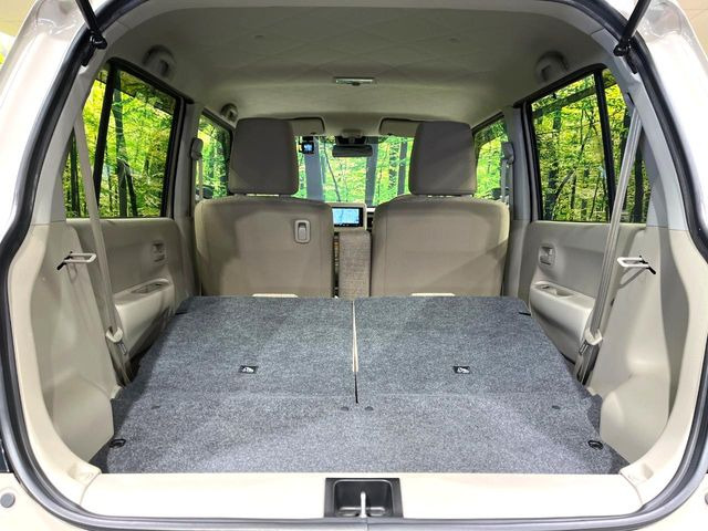 ���i�̂���������ʋ΁A���}���ɏ\���ȉ׎��X�y�[�X���m�ۂ��Ă���܂��B�Z�J���h�V�[�g��|���ƁA�傫�ȉו��̐ύڂ��\�ł���