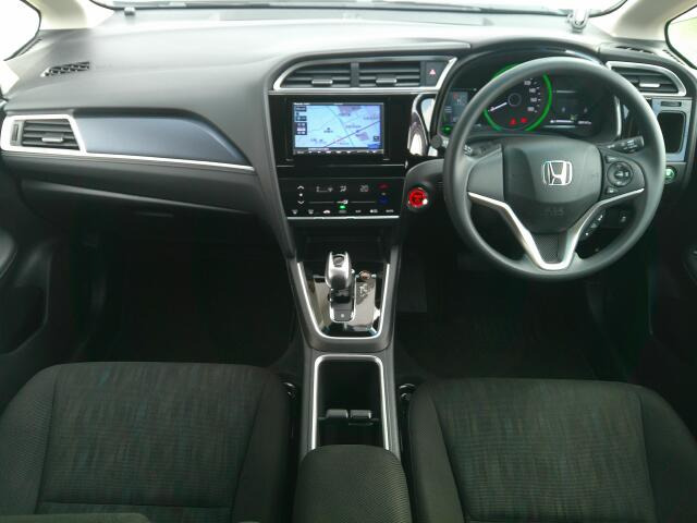 ���O���̐��|�E�K���X�n�{�f�B�R�[�e�B���O��CAR�N���[�j���O���Ǝ҂��{�H�������܂��̂ő�ϐ����B�I���b�N�X�����Ԃł݂͂Ȃ��܂ɉ��K�ȃh���C�u�����񑩁B