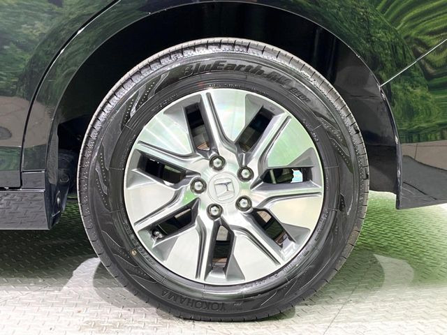 �y����16�C���`�A���~�z�C�[���z�O�ςɃ}�b�`���������A���~�z�C�[���𑕒����Ă���܂��B�e��ЊO�A���~�z�C�[����A�X�^�b�h���X�^�C�����戵�����Ă���܂��B���񂲑��k����������