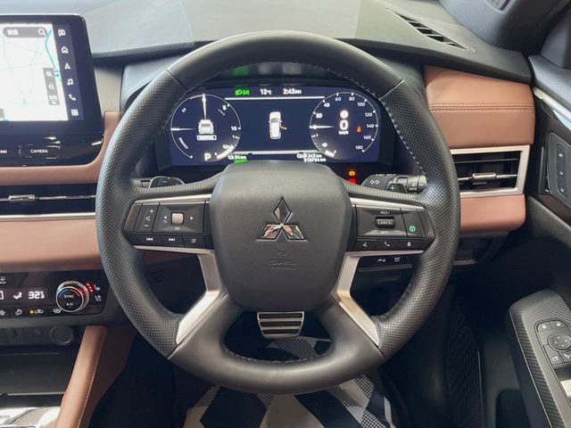 �y�����v�����X�e�A�����O�z�㎿�Ȋv���g�p���邱�ƂŁA��ɂ����������݂ƂĂ��^�]���₷���n���h���ł���