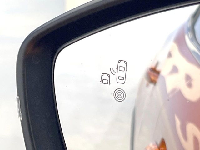 ���u���C���h�A�V�X�g�Z���T�[:���p����̎Ԃ����m���A�h���C�o�[���Ԑ��ύX���s���ۂɁA�x�����Ƌ��ɒ��ӂ𑣂��Ă������S�x���@�\�ł�!