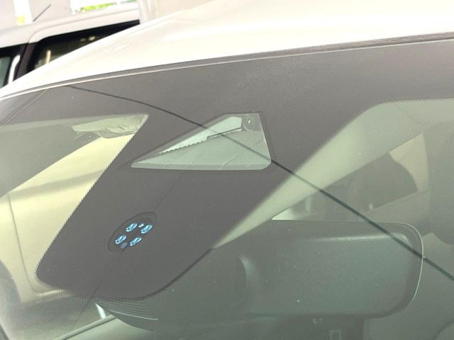 �y�z���_�Z���V���O�z���s���ɑO���̎ԗ�����F�����A�Փ˂������Ȏ��͌x��ƃu���[�L�ŏՓˉ���Ɣ�Q�y�����A�V�X�g�B�����S�Ƀh���C�u�����y���݂��������܂��B