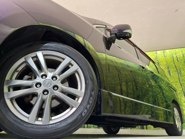 �y����18�C���`�A���~�z�C�[���z�O�ςɃ}�b�`���������A���~�z�C�[���𑕒����Ă���܂��B�e��ЊO�A���~�z�C�[����A�X�^�b�h���X�^�C�����戵�����Ă���܂��B���񂲑��k����������