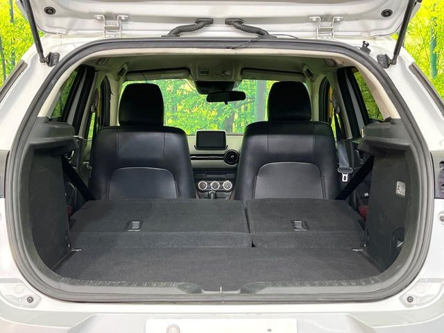 ���i�̂���������ʋ΁A���}���ɏ\���ȉ׎��X�y�[�X���m�ۂ��Ă���܂��B�Z�J���h�V�[�g��|���ƁA�傫�ȉו��̐ύڂ��\�ł���