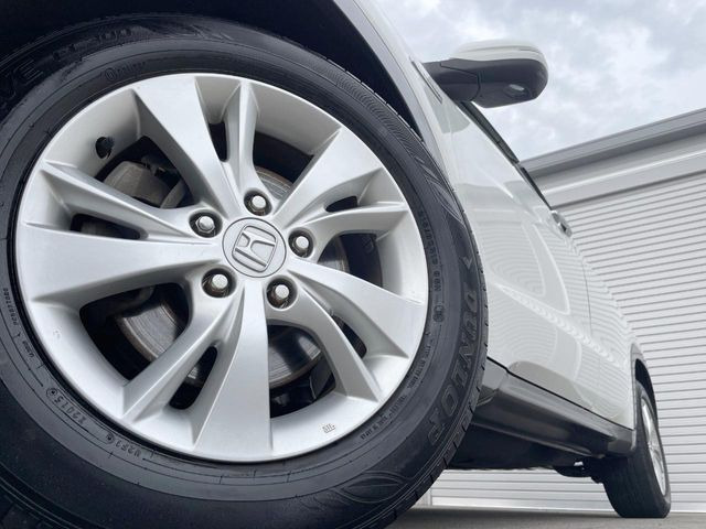 【純正16インチアルミホイール】外観にマッチした純正アルミホイールを装着しております。各種社外アルミホイールや、スタッドレスタイヤも取扱いしております。是非ご相談ください♪