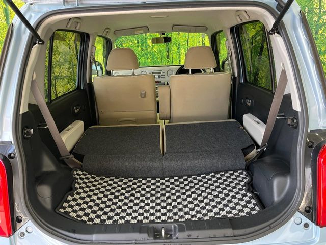 ���i�̂���������ʋ΁A���}���ɏ\���ȉ׎��X�y�[�X���m�ۂ��Ă���܂��B�Z�J���h�V�[�g��|���ƁA�傫�ȉו��̐ύڂ��\�ł���