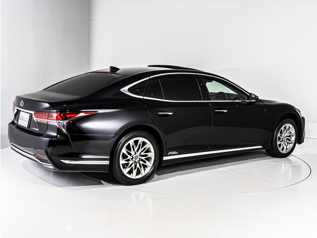 外装は大変綺麗な状態となります!!細部に渡り担当スタッフが確認をさせて頂きますのでご安心下さいませ!!さらにガラス系ボディコーティングの施工も可能です!!綺麗な状態をより長く保たせる事が出来ます!