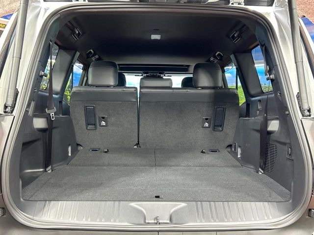 ���i�̂���������ʋ΁A���}���ɏ\���ȉ׎��X�y�[�X���m�ۂ��Ă���܂��B�Z�J���h�V�[�g��|���ƁA�傫�ȉו��̐ύڂ��\�ł���