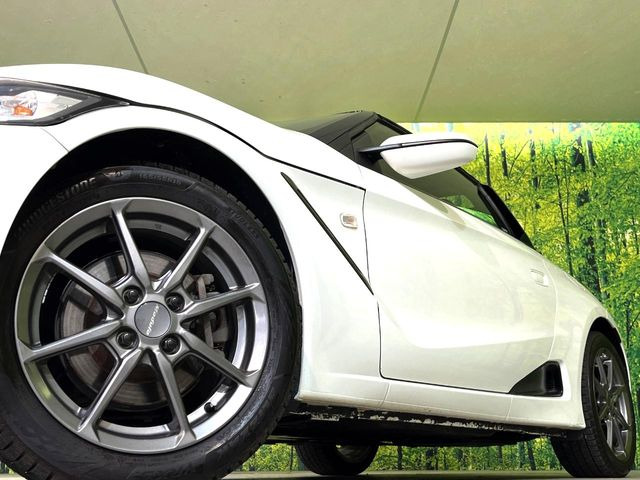 �O�ςɃ}�b�`�����A���~�z�C�[���𑕒����Ă���܂��B�e��A���~�z�C�[����A�X�^�b�h���X�^�C�����戵�����Ă���܂��B���񂲑��k����������