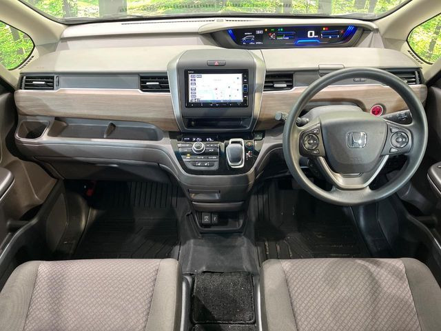 フリードハイブリッド