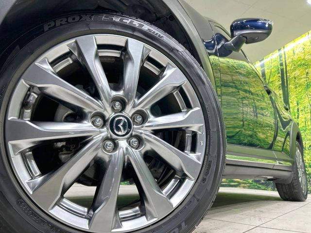 【純正18インチアルミホイール】外観にマッチした純正アルミホイールを装着しております。各種社外アルミホイールや、スタッドレスタイヤも取扱いしております。是非ご相談ください♪