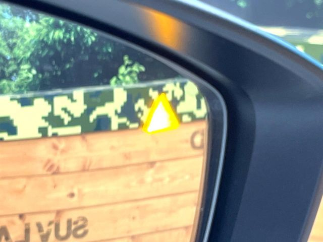 �y�u���C���h�X�|�b�g���j�^�����O�z���s���A�h�A�~���[�̎��p�ɂȂ�₷���ӏ��Ɍ㑱�Ԃ��ڋ߂���ƃT�C�h�~���[�t�߂Ɍx����\���A�h���C�o�[�ɒ��ӊ��N�����Ă���܂��B