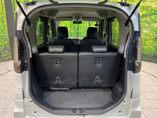 ���i�̂���������ʋ΁A���}���ɏ\���ȉ׎��X�y�[�X���m�ۂ��Ă���܂��B�Z�J���h�V�[�g��|���ƁA�傫�ȉו��̐ύڂ��\�ł���